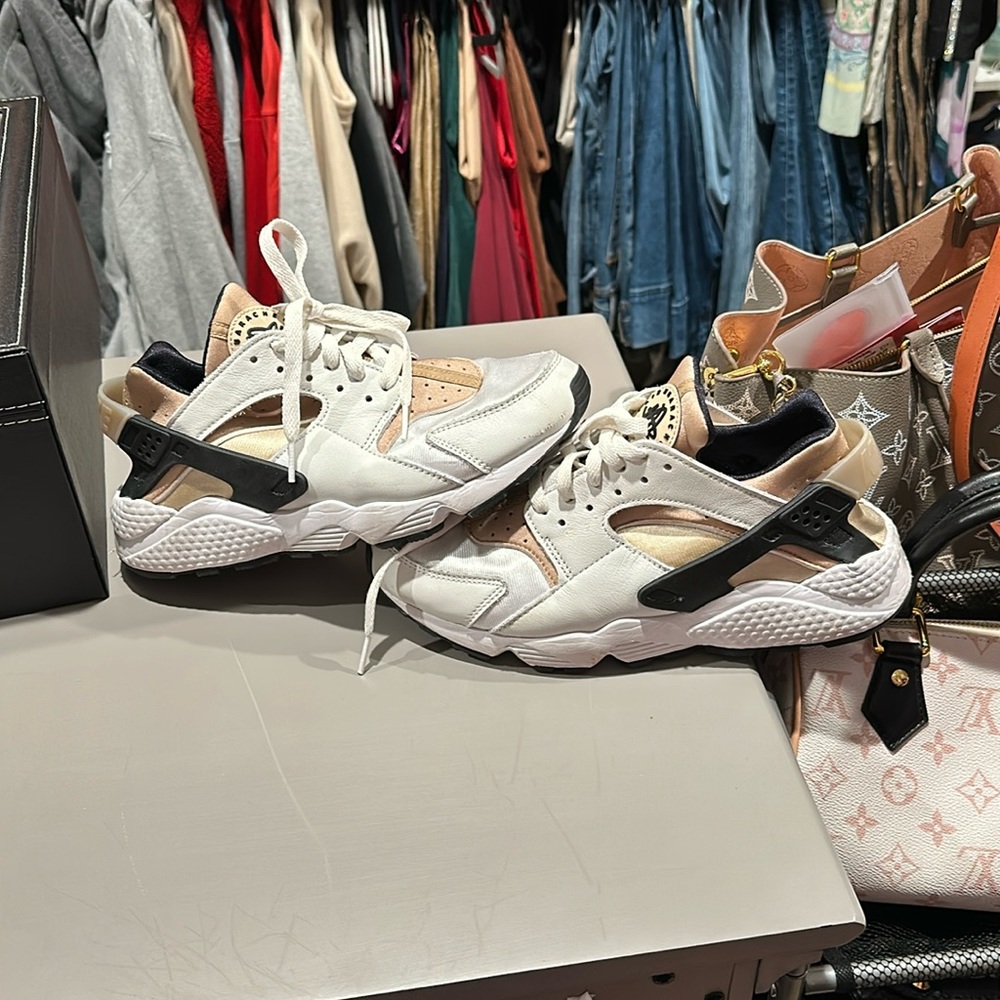 Women’s Nike Huaraches